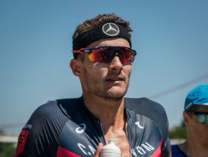 生きる伝説フロデノが「自宅アイアンマン」で2370万円の寄付金を集める