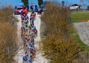 シーズンイン！空に舞った虹色の自転車と飛んでいったポガチャル